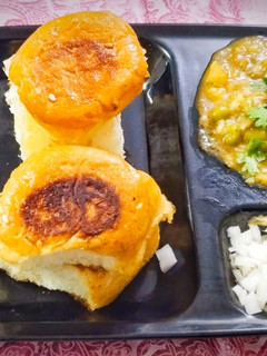 पाव भाजी (Pav Bhaji recipe in hindi) रेसिपी मुख्य फोटो
