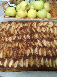 Una foto de Tarta de manzana con base de bizcocho
