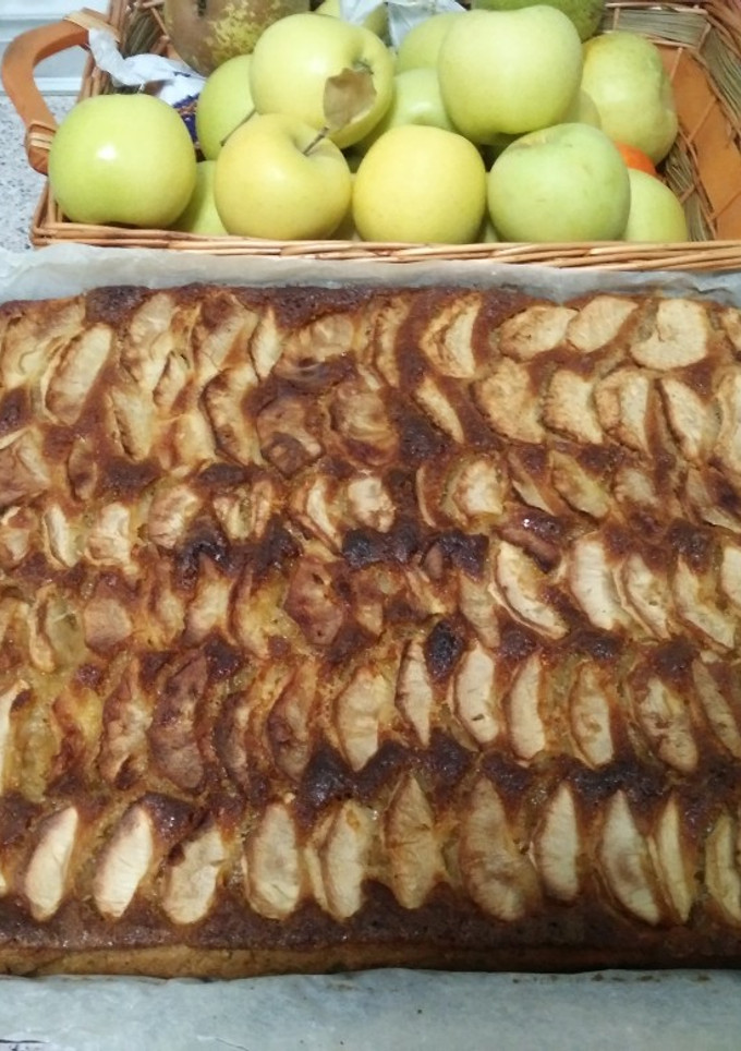 Una foto de Tarta de manzana con base de bizcocho