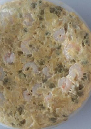 Foto principal de Tortilla de Patatas Guisantes y Gambas