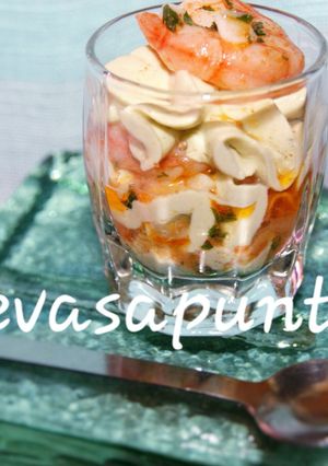 Una foto de Gambas al ajillo con crema de aguacate 🥑🦐🥑🦐