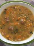Sopa de legumbres variadas con longaniza