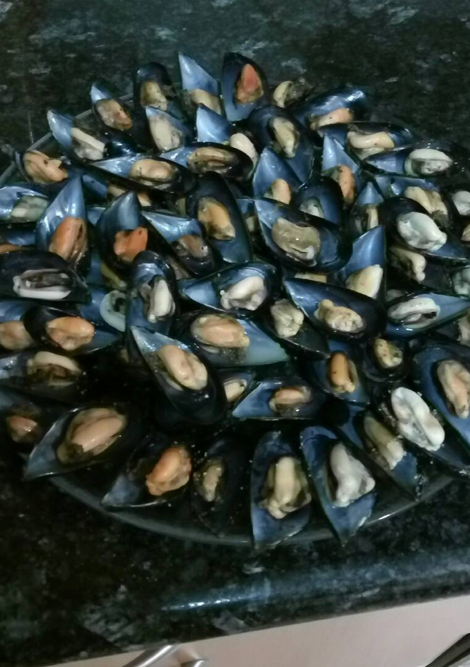Una foto de Mejillones al vapor de vino blanco