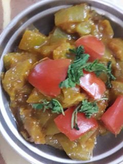 દૂધી ટામેટા નું શાક (Dudhi Tomato Shak Recipe In Gujarati) રેસીપી મુખ્ય ફોટો