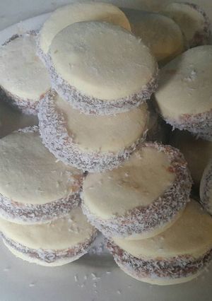Una foto de Alfajores de maizena caseros