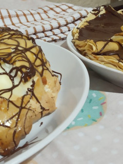 Una foto de 5 huevos, 2 postres (parte1). Diana