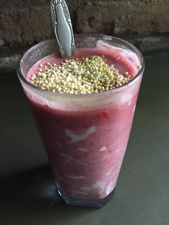 Una foto de Licuado de zarzamora con yogurt