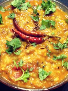दाल कश्मिरी (daal kashmiri recipe in marathi) रेसिपी चे मुख्य फोटो