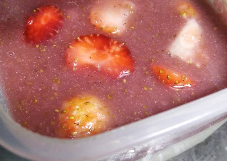 Puding Yoghurt Saus Strawberry