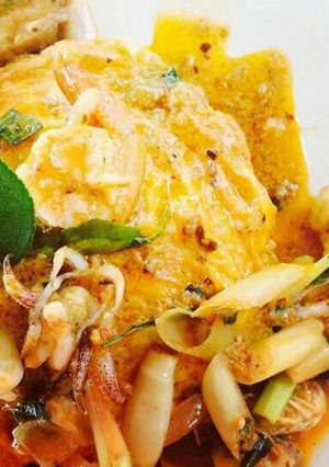 รูปของ ข้าวหน้าไข่ต้มยำทะเลแห้ง