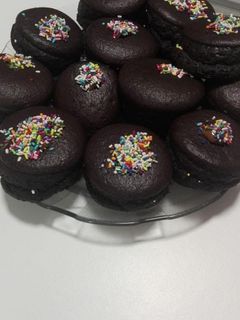 Una foto de Magdalenas de chocolate rellenas con dulce le leche
