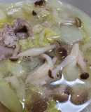 高麗菜菇菇肉片湯