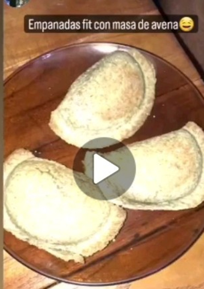 Una foto de Empanadas de pollo con masa de boniato y avena