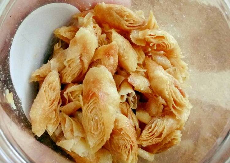 Keripik kulit lumpia bumbu BBQ