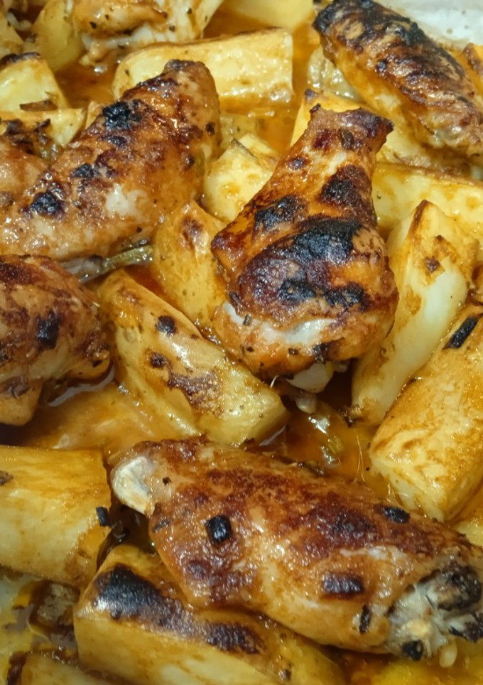 Una foto de Alitas con patatas a la barbacoa