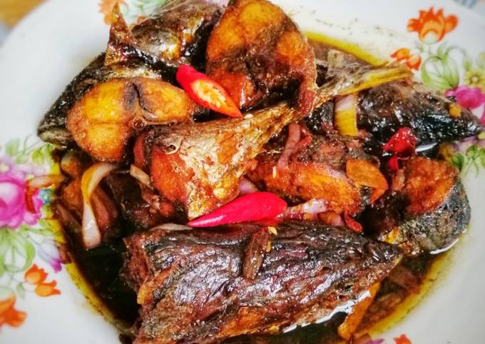 Resepi Ikan Kembung Masak Kicap  Ikan Kembung Masak Kicap Pedas Masam