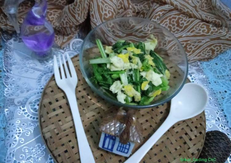 Sawi hijau telur orak-arik Sawi hijau telur orak-arik