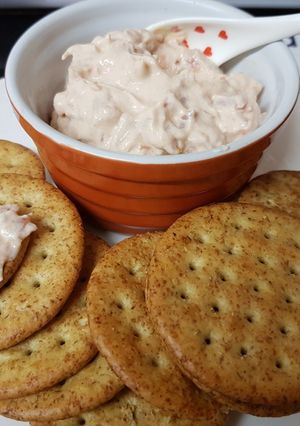 A picture of A Mild Chorizo and Cheese & Tomato Dip 😉.