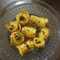 A picture of Khandavi.