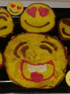 मिनी इमोजी डोसा(Mini Emoji Dosa recipe in hindi) रेसिपी मुख्य फोटो