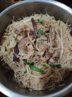 豆芽木耳肉片炒米粉 的食譜成品照片
