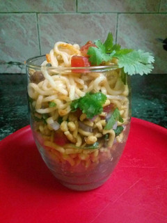 A picture of Onion,tomato chana dal bhujia salad.