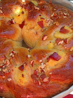 Una foto de Rosca de reyes rellena