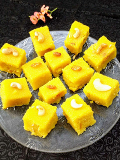 ரவா கேசரி (Rava Kesari Recipe in Tamil) செய்முறை முக்கிய புகைப்படம்