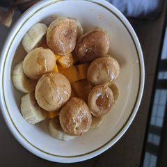 A picture of Mini pancake fruit bowl.