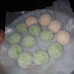 Coconut balls A picture of Coconut balls.