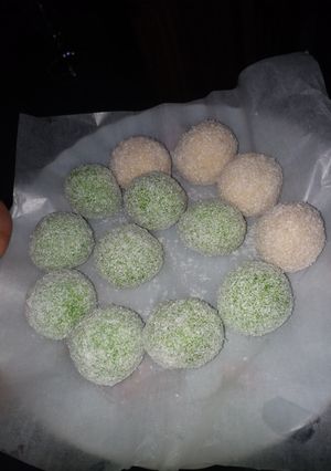 A picture of Coconut balls.