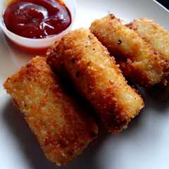 A picture of Risoles ayam kentang.