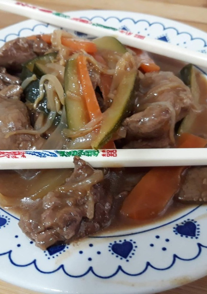 Una foto de Chop suey de ternera con verduras en Tm5