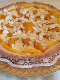 Crostata con crema e pesche sciroppate