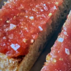 A picture of Pa Amb Tomaquet (Catalan tomato bread).