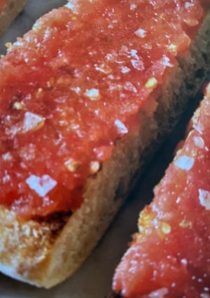 A picture of Pa Amb Tomaquet (Catalan tomato bread).