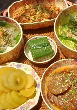 Hình của món Cơm nhà với các món nấm.