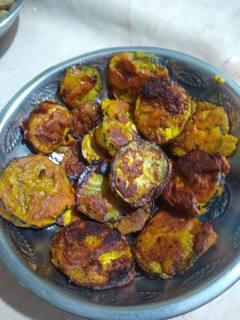 बेगुन भाजा (Begun bhaja recipe in hindi) रेसिपी मुख्य फोटो