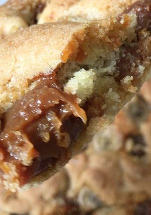 Una foto de Bocados en placa de banana y dulce de leche