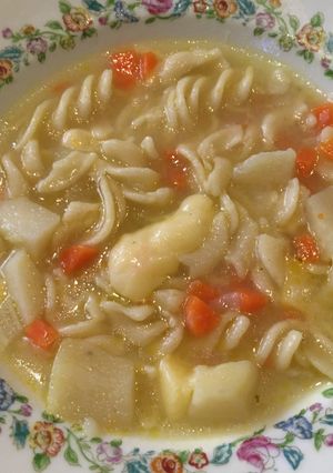 Una foto de Pasta e patate, sopa de pasta con papas