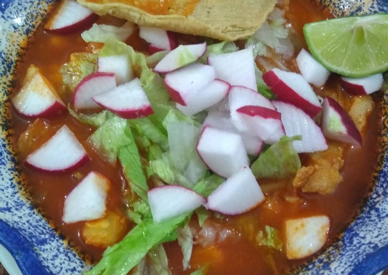 Pozole con codillo de cerdo