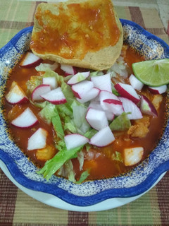 Una foto de Pozole con codillo de cerdo