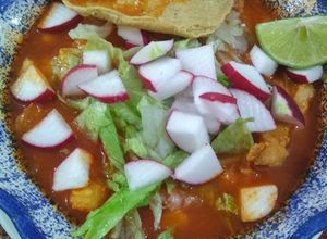 Una foto de Pozole con codillo de cerdo