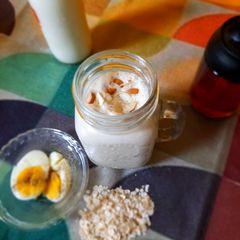 A picture of Oats banana smoothie.