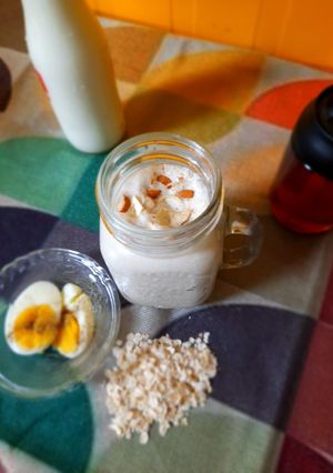 A picture of Oats banana smoothie.