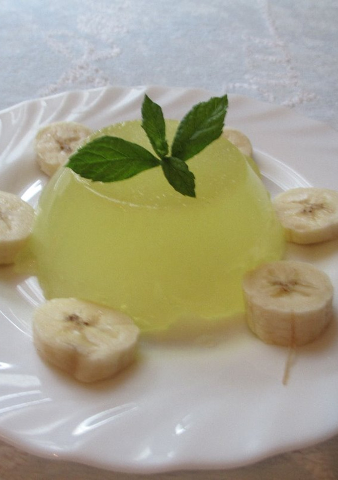 Una foto de Gelatina de limón casera - fácil