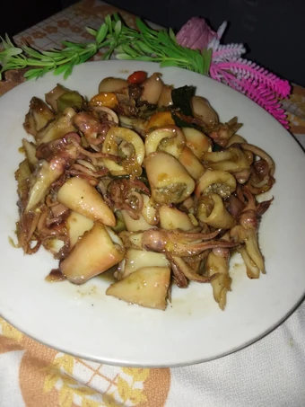 Langkah Mudah untuk Membikin Resep  Cumi asin asem manis pedas yang Enak, Bikin Ketagihan