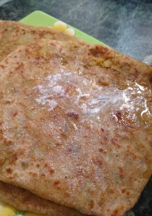 A picture of Aloo gajar parathas.