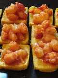 Crostini di polenta e gamberi