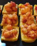 Crostini di polenta e gamberi
